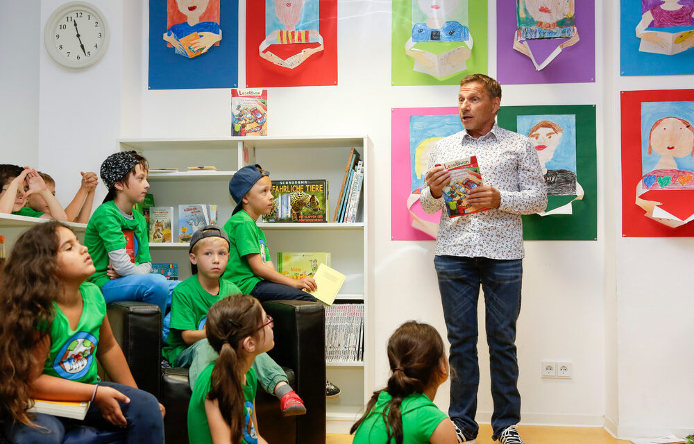 Welttag des Buches: Porsche bringt Kinder zum Lesen